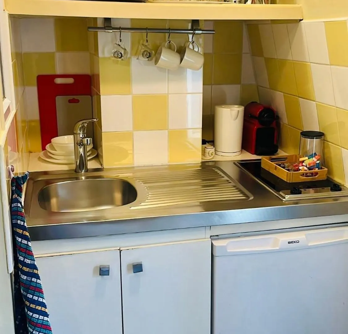 Apartment Charmante Chambre De Bonne A Montorgueil Paris