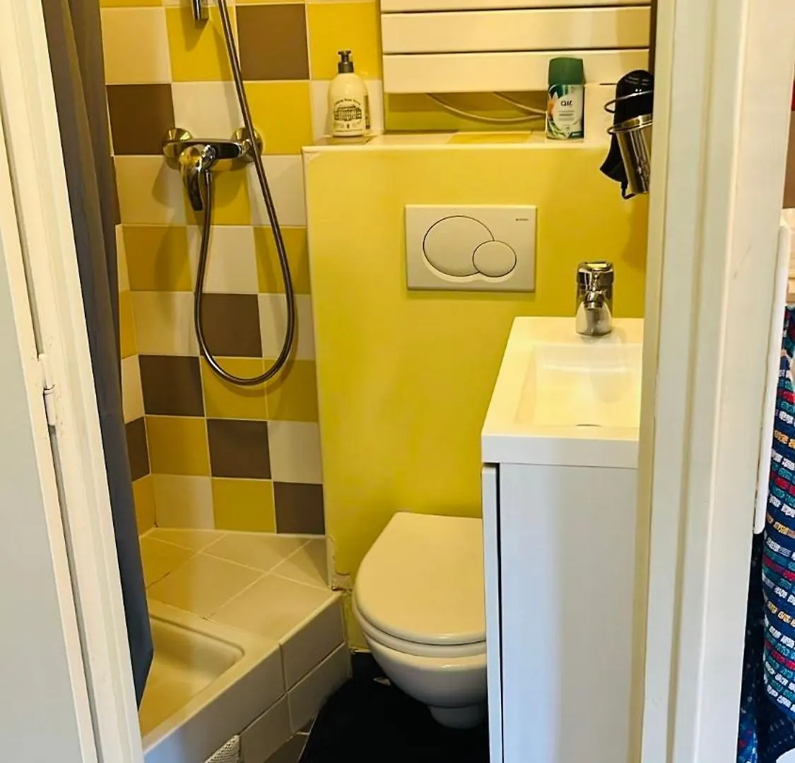 Charmante Chambre De Bonne A Montorgueil Paris