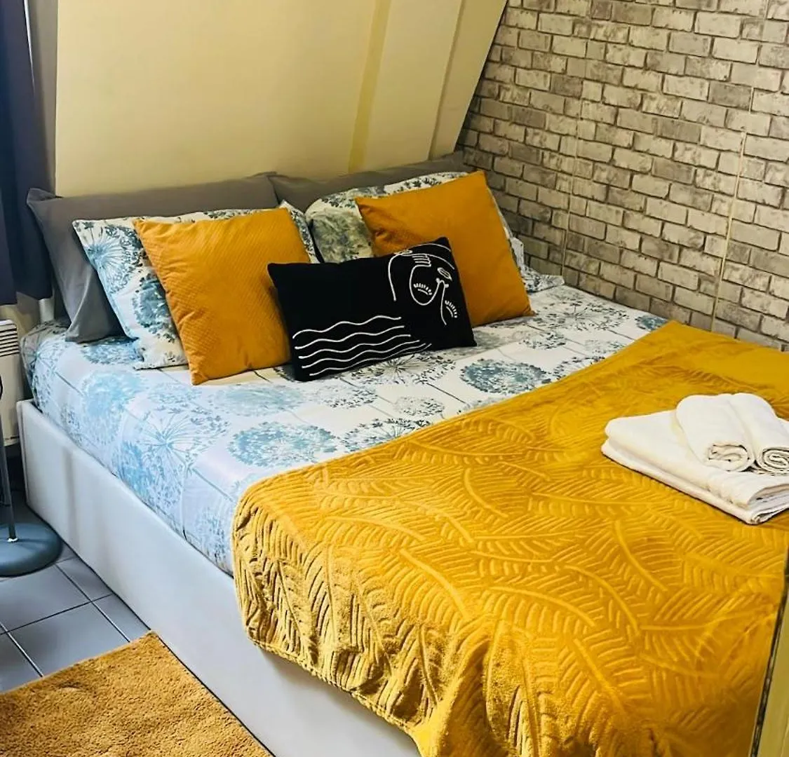 Apartment Charmante Chambre De Bonne A Montorgueil Paris